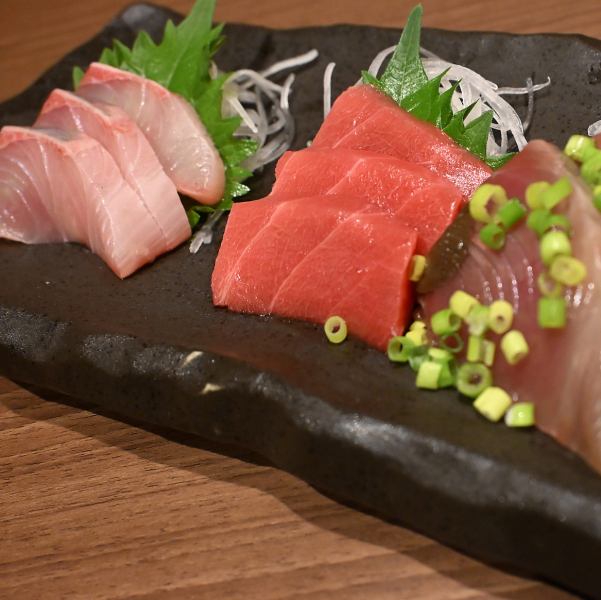 【お酒のお供にも最適♪】毎朝市場で仕入れる鮮度抜群のお刺身各種 1200円(税込)～