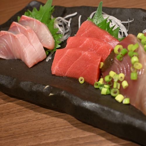 【お酒のお供にも最適♪】毎朝市場で仕入れる鮮度抜群のお刺身各種 1200円(税込)～
