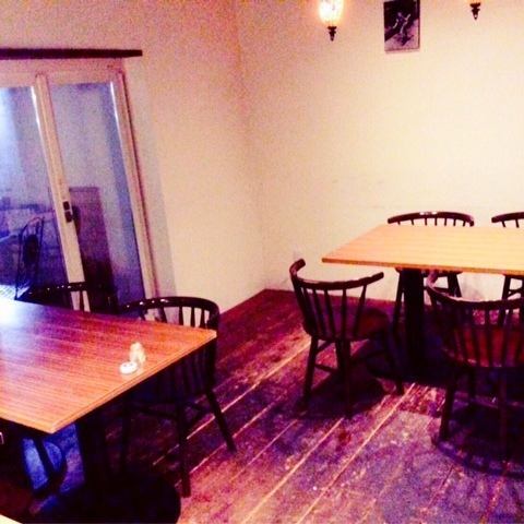 人気の2階席！１階とはまた違った雰囲気で家族連れや大人数でも！※団体様のご予約がある場合１Fに移動させていただく可能性もあります。２F希望の場合はお電話にてご予約くださいませ。