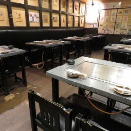 ≪4名様×3卓/5名様×4卓≫ゆったり寛げるテーブル席のご準備となっております。レイアウトも自由に変更可能ですので、大人数でもお任せ★