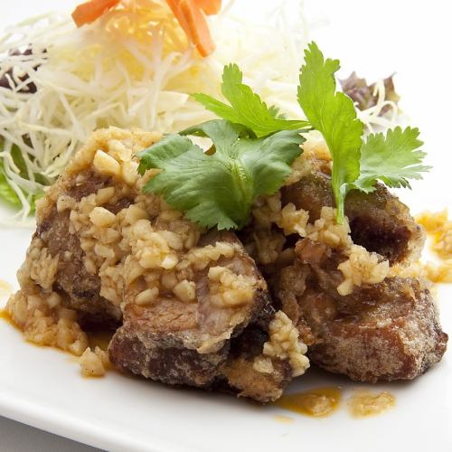 Fried spareribs with garlic sauce