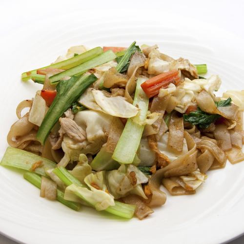 Thai soy sauce flavored thick fried rice noodles - Pad Siu