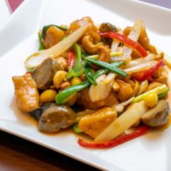 鶏肉とカシューナッツ炒め~ガイ・パット・メット・マムアン~