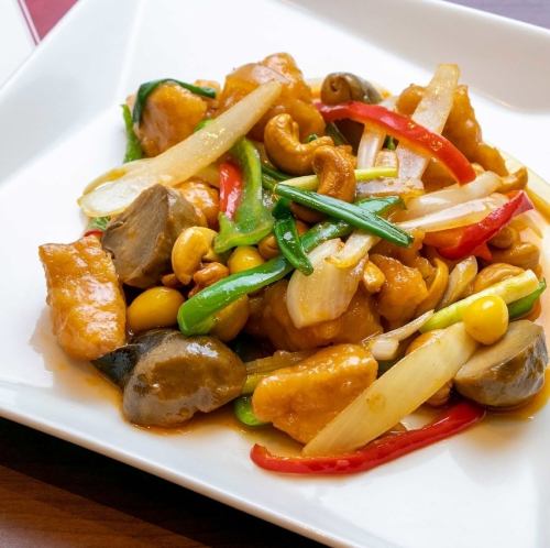 Stir-fried chicken and cashew nuts - Gai Pad Met Mamuang