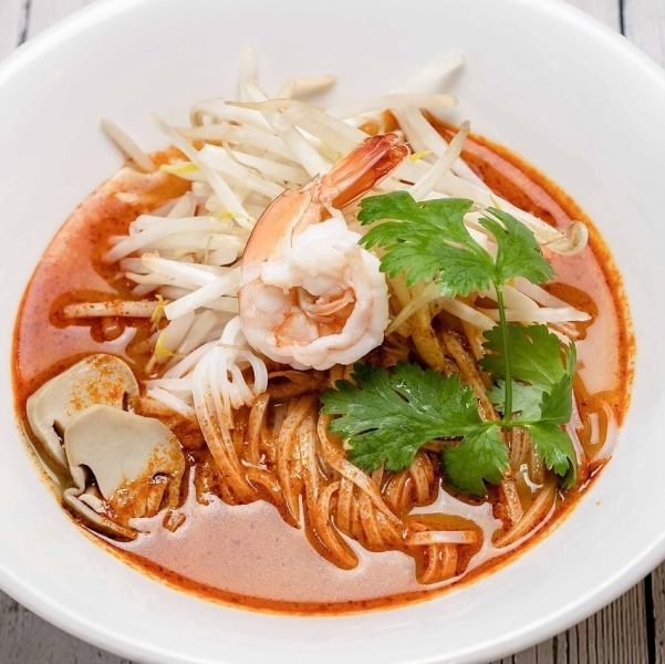 【定番】ティーヌンの看板商品！トムヤムクンスープに麺を入れたトムヤムラーメン♪