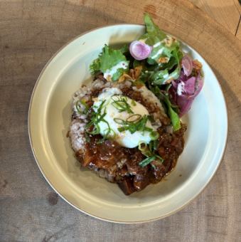 Taiwanese style! Soft and tender braised pork rice