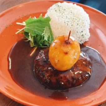 【平日限定】 半熟玉子の手ごねハンバーグ(スープ付き)+前菜盛り合わせorドリンク