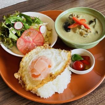 【平日限定】手羽元のグリーンカレーランチ+前菜盛り合わせorドリンク
