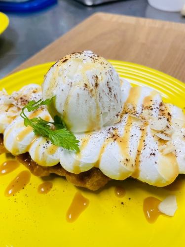 自家製生キャラメルとジェラートミルクのクロッフル