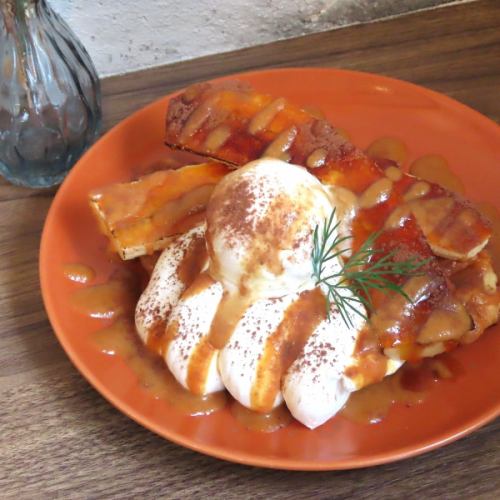 バナナとジェラートミルクの自家製生キャラメルクロッフル