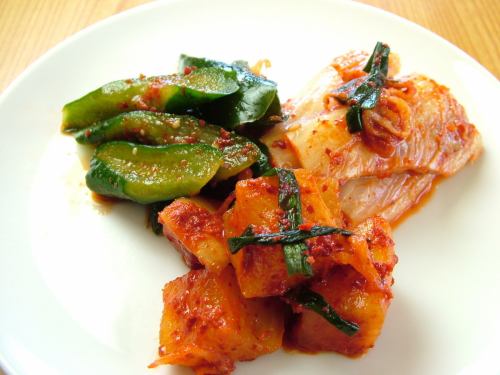Assorted kimchi/assorted namul