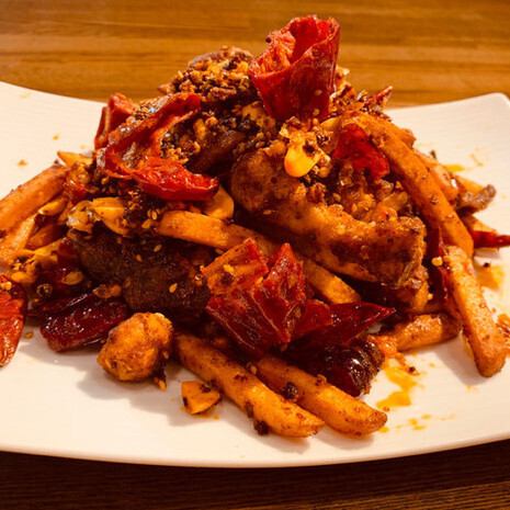 돼지 다리의 향신 볶음