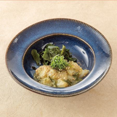 White whelk and mekabu seaweed dressed in wasabi