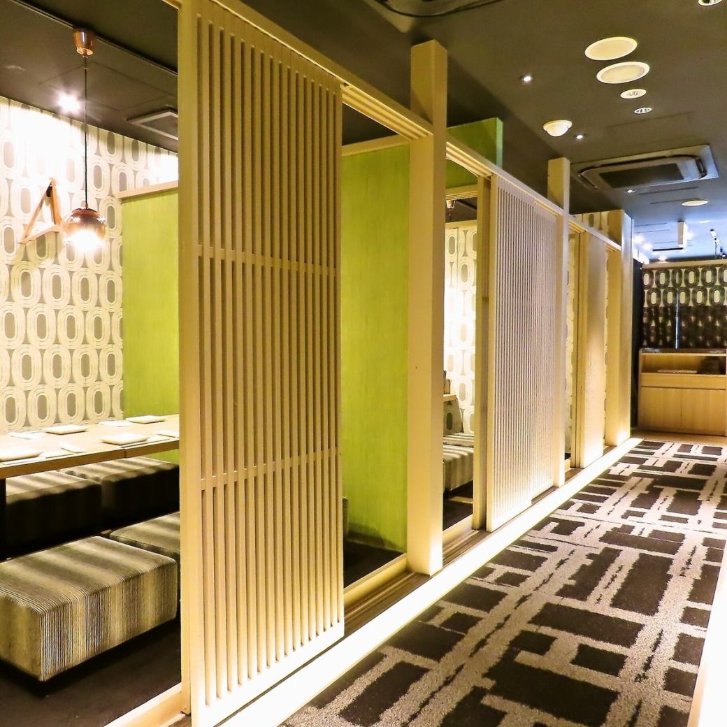 店內的裝潢是現代日式風格的休閒空間。可容納2～28人♪