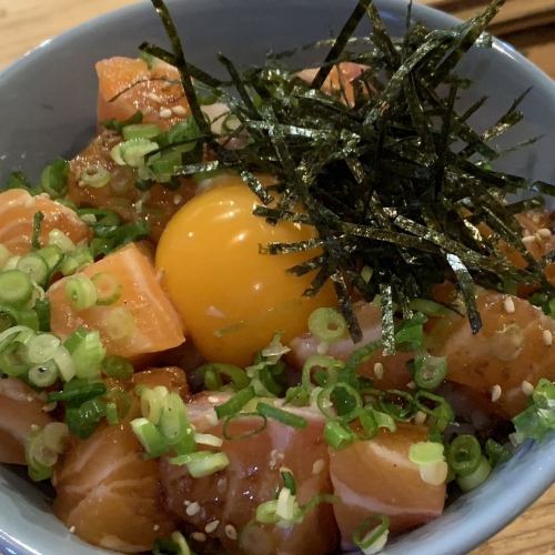 Fatty Salmon Poke Bowl