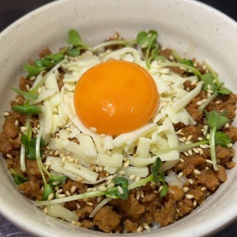 Tsukimi cheese minced rice bowl
