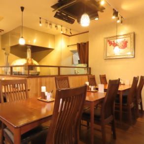 一人でも気軽に立ち寄れるカウンター席は、料理人の手元を間近で楽しめる特別な場所♪カジュアルな雰囲気の中、サクッと美味しい料理を味わえるので、忙しい日にもおすすめです！