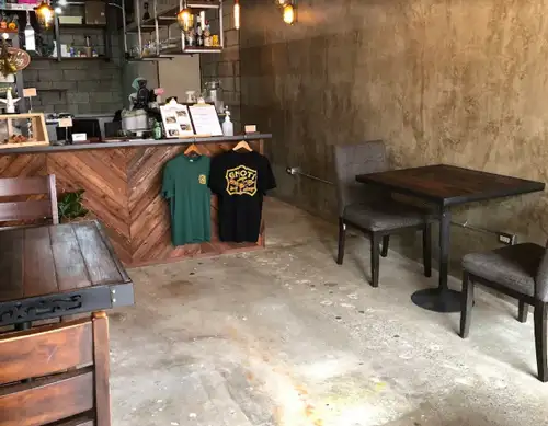 夜はバーとして楽しめます