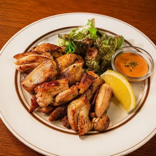 【ジャークチキン】お酒にもご飯にも合う、当店おすすめの一品！《M：1280円(税込)/L：1580円(税込)》