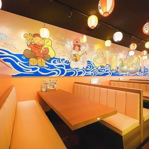 We have fully private rooms available, perfect for large parties and special gatherings.This private space can accommodate up to 40 people, allowing you to enjoy your time without worrying about others around you.Enjoy a special time with your loved ones in a comfortable atmosphere.It is designed with a calm Japanese feel.