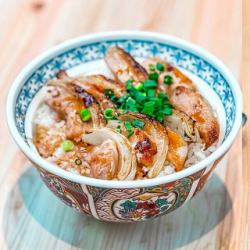 Mini green onion and salted pork bowl