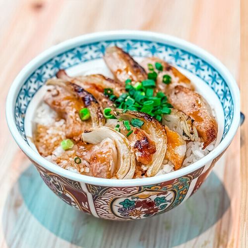 Mini green onion and salted pork bowl