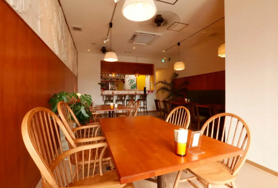 <Table seats available for 2 people or more♪ Perfect for a date or a drinking party with friends> The interior, inspired by Hawaiian resort restaurants, is a stylish and comfortable space.It's perfect for a drink after work, a girls' night out, a date, or any other occasion.