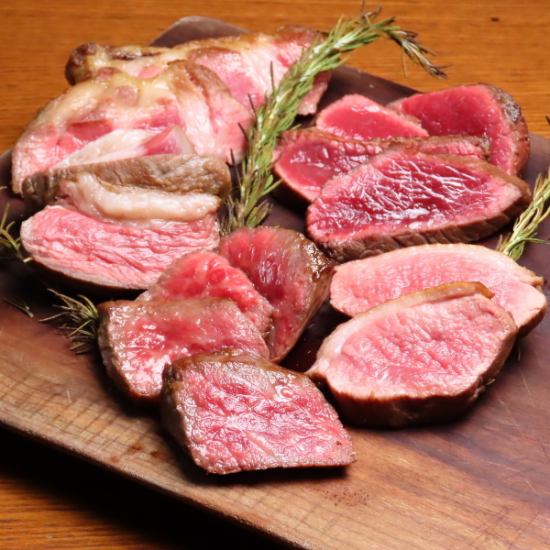 In addition to standard beef, there are also rare meats such as deer and boar ostrich.