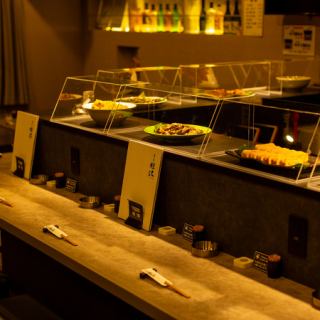 [Relaxing counter seats] We have 10 counter seats, perfect for a casual drink by yourself or for a date.