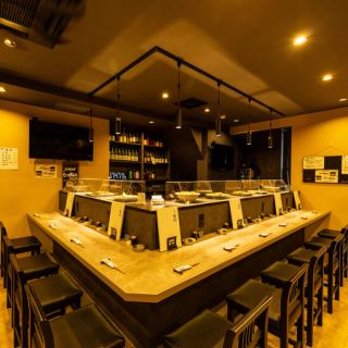 [Relaxed counter seats] These are stylish, special seats perfect for days when you want to enjoy drinks and snacks at your own pace.