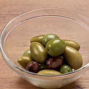 シチリア産種付きオリーブの盛り合わせ