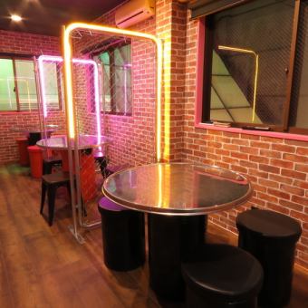 The second floor has table seats where you can fully immerse yourself in the atmosphere of Korea!