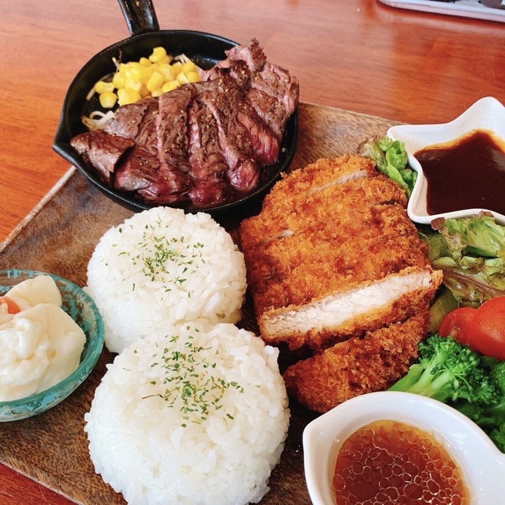 SURF限定のランチプレートやからあげバーガー等豊富なメニュー有