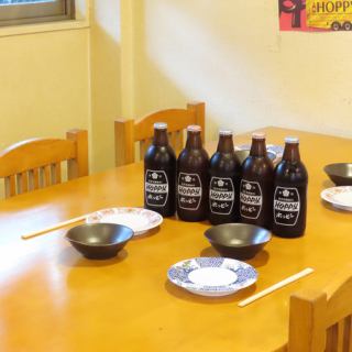 1階は少人数からご利用いただけるテーブル席！外にはテラス席もご用意しております！