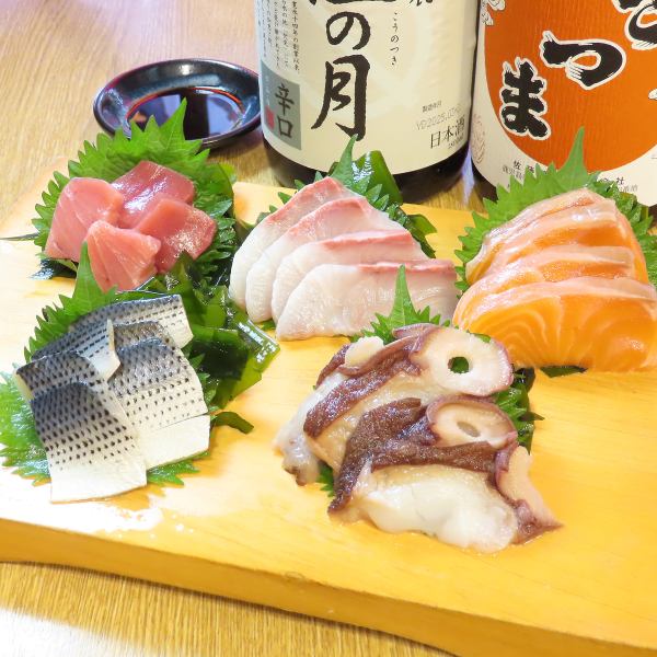 【当店自慢の特製もつ鍋コース！】旬の刺身の5種盛り合わせも入って豪華に！