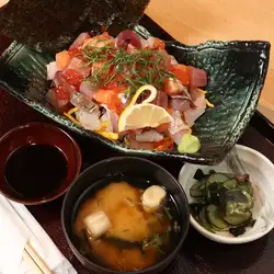 定食のほかにも!!鮮魚コーナーのお魚を調理してお召し上がりすることも出来ます◎