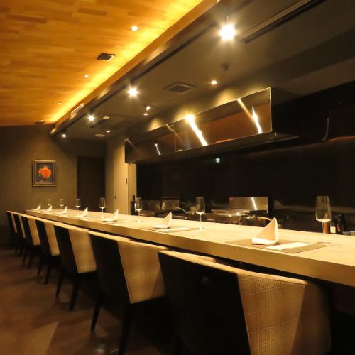 シックな店内は大人の空間