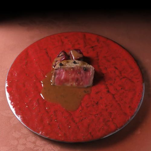 【じっくりと休ませ熟成させた】肉メニュー※コースに含む　15,000円(税込)