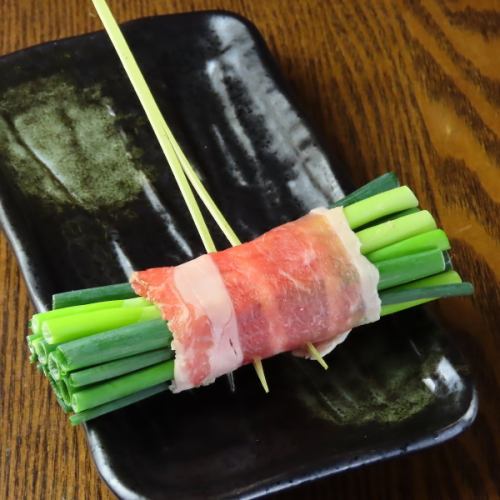 牛バラ万能ねぎ巻串