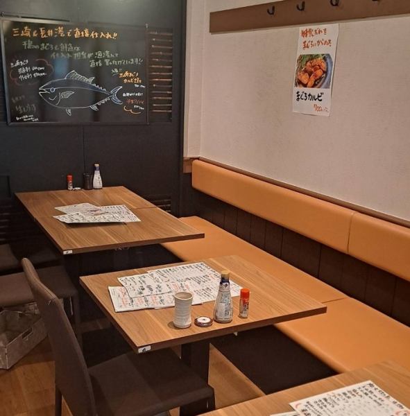 大人数で宴会をするのにピッタリな最大36名様までの貸切を承っております。自慢の炭火焼き鳥や飲み放題が楽しめる多彩な宴会コースもご用意しております。