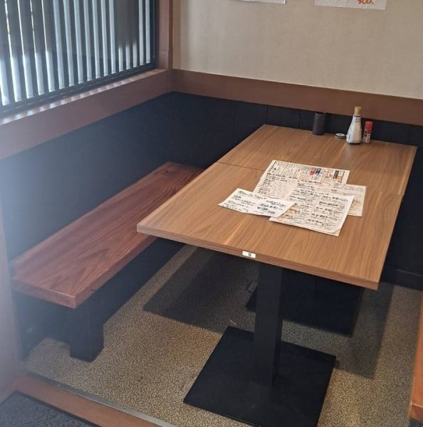 木を基調とした店内は居心地の良い広々とした空間。ランチ営業も行っておりますので、絶品の定食メニューも堪能することができます！