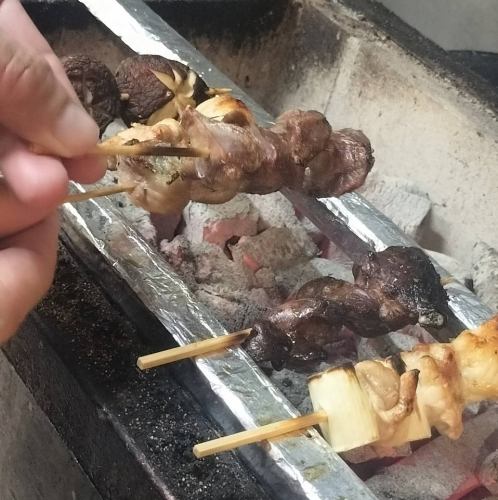 炭火で一本一本丁寧に