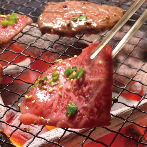 Excellent! Charcoal charcoal grilled meat restaurant ★ The smoke-absorbing pipe is perfect for preventing smoke!