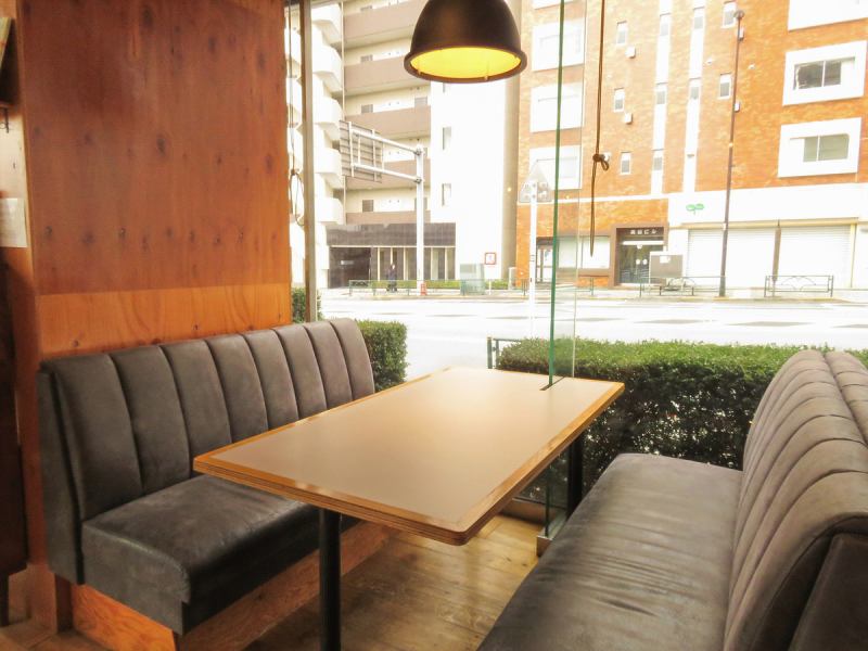 ボックス席は両サイドがソファーになっています。女子会やママ友会にぴったりのゆったりスペースです◎