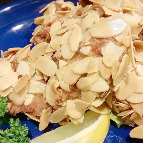 若鶏のアーモンド揚げ