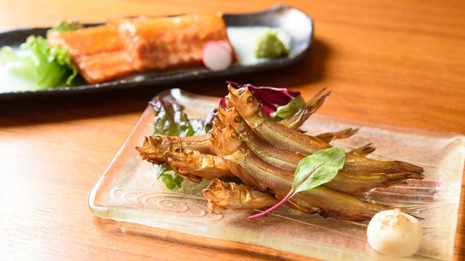 ししゃもやさばの自慢の燻製を是非ご賞味ください♪