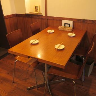 リニューアルして新しく設置されたテーブル席。お席を繋げれば、大人数でのご利用もOKです。店内の様子・地図の詳しくは、Googleマップにて！！