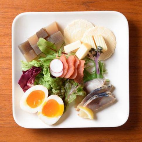 店主自慢の燻製料理はリピート率No.1♪新規でご来店頂いた方にもご注文頂きたい絶品の数々是非！