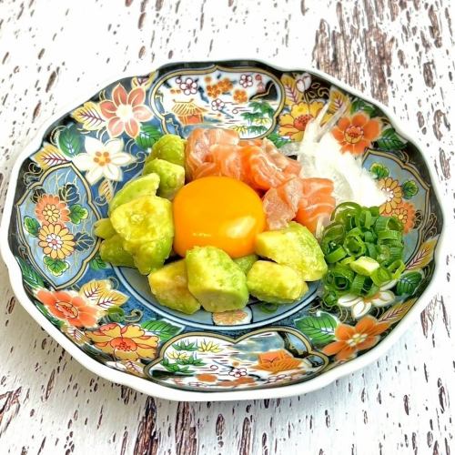 サーモンアボカドユッケ