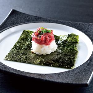 和牛手巻きユッケ寿司